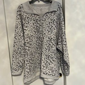 Aerie Gray Cheetah Quarter Zip Size XL